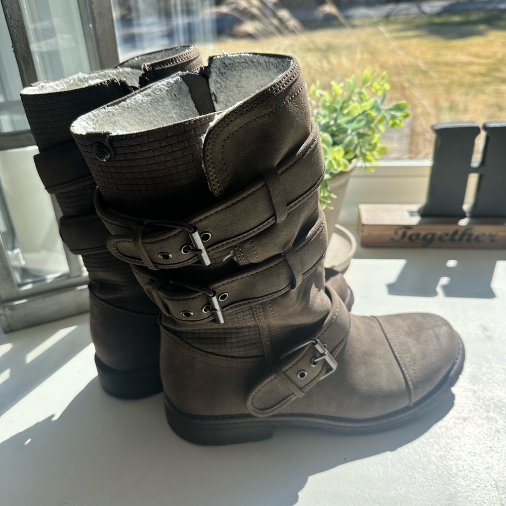 Roxy boots